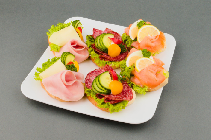 A selection of open sandwiches (6 pcs) - smoked salmon, ham/cheese, Herkules salami