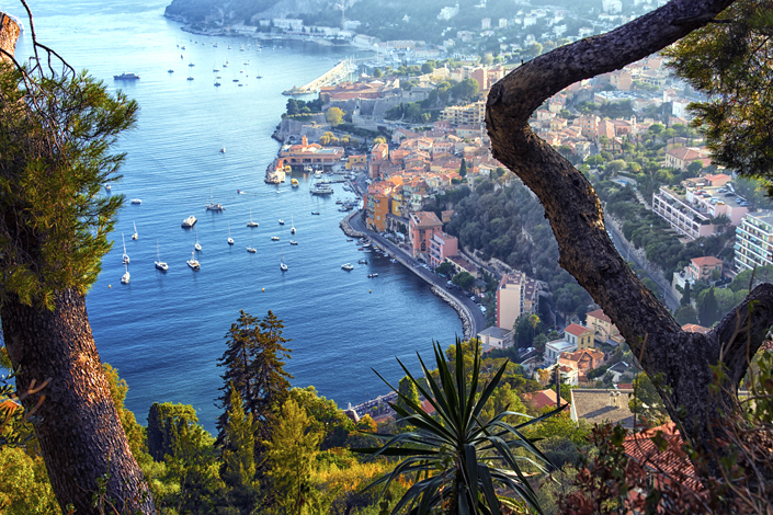 Nizza - Ausblick aufs Meer und den Hafen mit Jachten