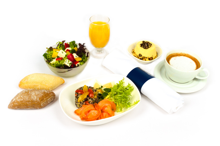 Gourmet Menü - kaltes Menü mit Lachs serviert an Bord von Czech Airlines
